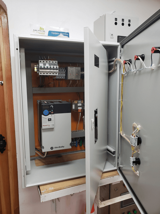 Our AHF controller is equipped with intelligent monitoring functions, capable of real-time tracking and adjusting power flow. They are key components to ensure the system operates safely and efficiently. AHF controller What are we doing Capacitor, reactor, and AHF controller manufacturer