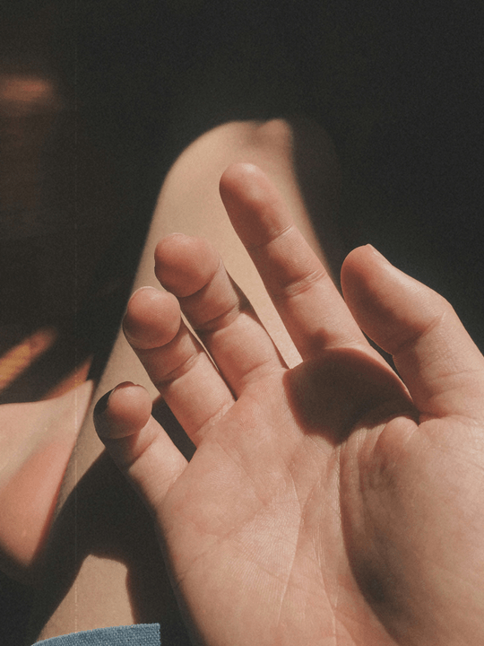 Gain clarity on your life path, relationships, and future opportunities through expert hand analysis. Insights & Guidance Our Handreading Service I do handreading - not online but in-person.