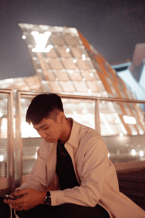 — Chen Weiming Participating in the poetry competition allows me to showcase my talent and establish good connections with other poetry creators. Our website has already helped over 500 poetry enthusiasts share their creations. A website for sharing literary poetry, and additionally, there is a poetry competition set up for the public to submit and participate.