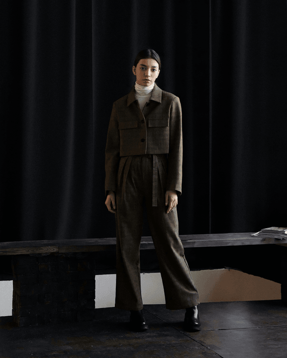 Explore our stylish and comfortable daily wear designs, tailored to reflect modern elegance and personal taste. Each piece is crafted with attention to detail, ensuring you look and feel your best every day. Daily Wear Collection Our Fashion Creations 我是一名服装设计师，我有自己的服装定制工作室，我想要打造一个展示我设计的各种类型精致的服装（女士日常服装，礼服，婚纱，裙子，），展示服装设计工作室的创建者和服装设计师们的网站
