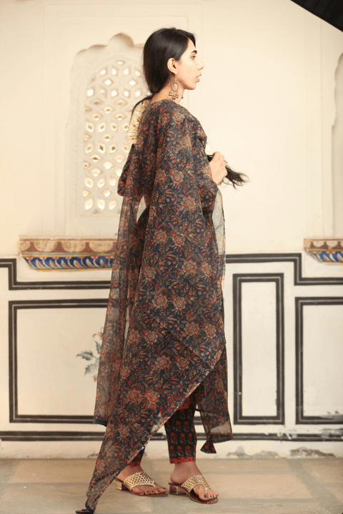 — Amir Khan Every piece I bought tells a story and reflects the rich culture of Afghanistan. Truly unique and beautiful! Our exquisite Afghan and Punjabi handmade garments have delighted countless customers worldwide. Silk Gallery presents the beautiful Afghanistan to the world and a collection of handmade Afghan and Punjabi clothes, including traditional clothes, tents, and other items that have been designed with elegance, passion, and unparalleled art.