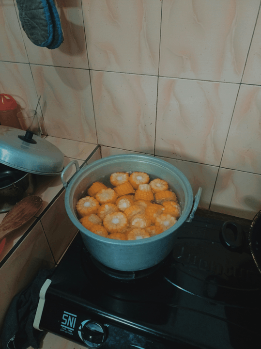 We understand the importance of convenience in today's busy lifestyle. That's why our ready-to-cook meals and easy-to-use stir-fry sets are designed to save you time without compromising on quality or taste. Enjoy the simplicity of preparing authentic Asian cuisine at home. Convenience at Your Fingertips What We Offer At GuoQuan (02517.HK), we make it easy for families everywhere to enjoy the warmth of Asian dining. Beyond hot pot and BBQ, our extensive range of home dining solutions includes everything from stir-fry sets and ready-to-cook meals to snacks, sauces, and soups—all designed for freshness, convenience, and great taste. With over 10,000 stores worldwide, GuoQuan is bringing authentic Asian flavors to homes across the globe, one delicious meal at a time.