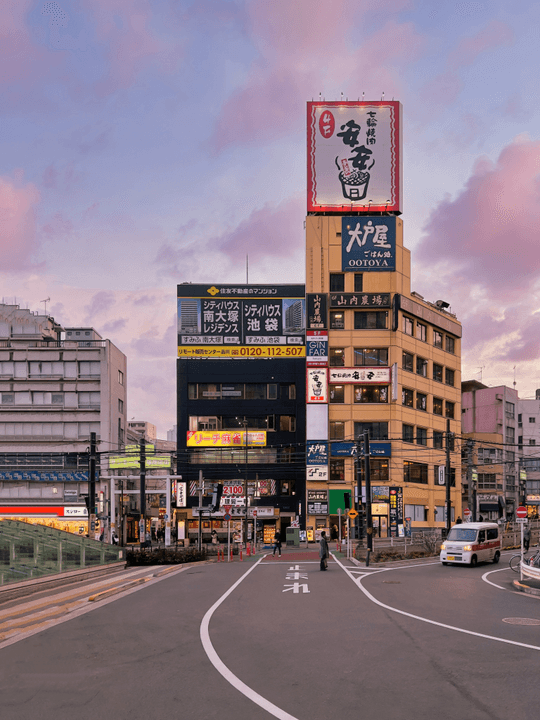 Utilizing investment opportunities that cross national borders, we provide access to diverse markets. From an international perspective, we support investors in discovering new growth opportunities. cross-border investment solution Our company's service LAS has its headquarters in Switzerland and has been providing asset allocation strategies, financial product design, cross-border investment solutions, and risk management models to banks, credit institutions, asset management companies, family offices, and qualified institutional investors for many years. Currently, the business in Japan has entered a full-scale expansion phase based on the existing compliance system, and the financial product offering services are expanding from institutional investors to individual investors. However, the underlying principle is consistently the idea of "the coexistence of ability and responsibility." 

LAS does not view the Japanese market merely as a sales market. What we aim for is a "market that provides ability," where investors are not made dependent on the company, but rather gradually acquire the power to actively utilize finance as a means for asset growth.