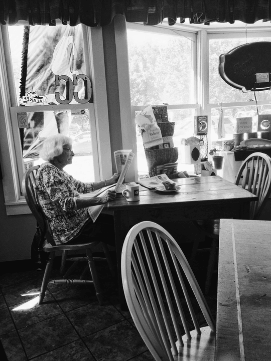 Our coffee shop provides a warm and comfortable environment, allowing you to relax your mind. comfortable environment Our service Cat coffee shop, play with cats, relax mood