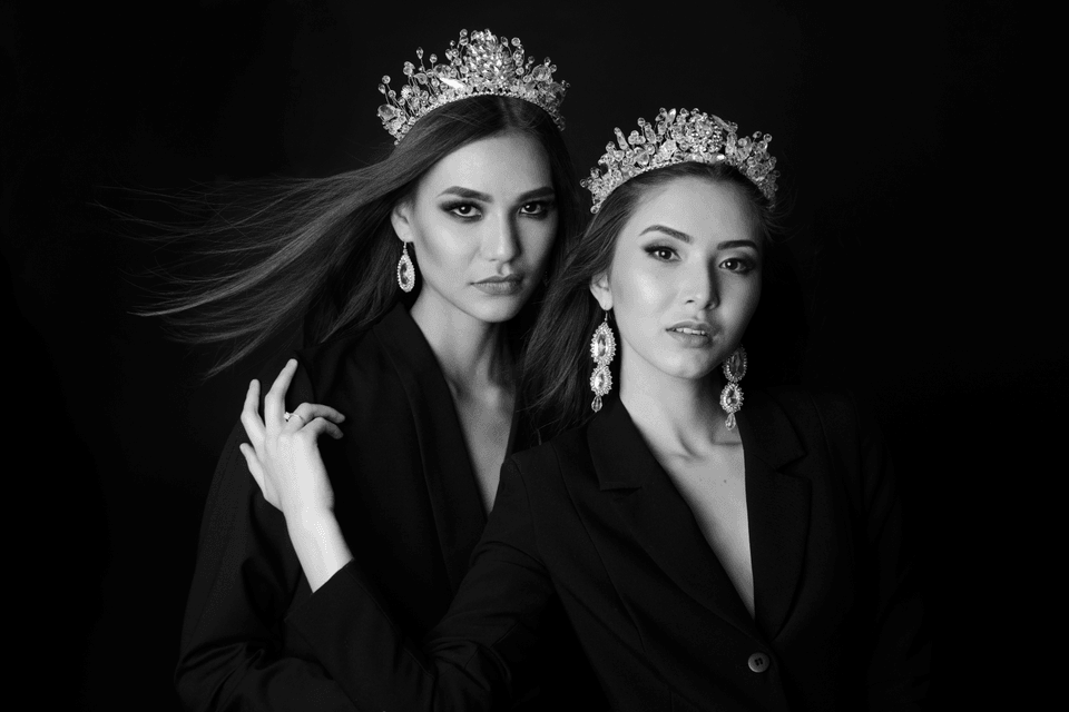 Women’s luxury French hats – original handmade pieces for Gulf fashion and Japan elegance