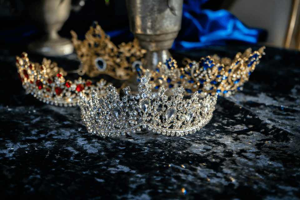 Elegant crown-inspired French hats – premium handmade designs for Gulf and Japan customers