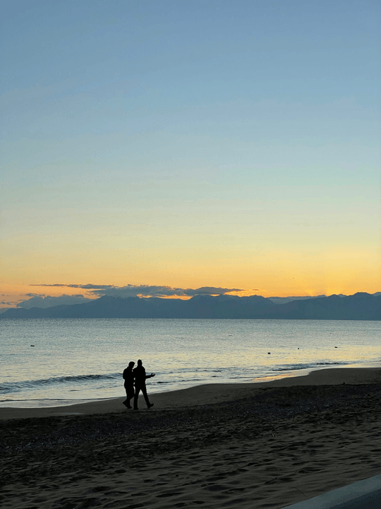 Through the spirit of Hygge, we provide opportunities to connect with companions who share the same values. Let's build a community that empathizes and supports each other. connection with the community Our provided program For those living abroad, tips for spending every day in hygge. 3-hour session. How to keep your spirits up.