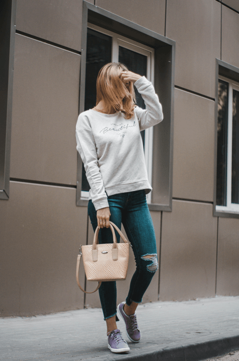 From casual to neat, it is a fashion shop that offers a wide range of clothing, bags, and accessories.