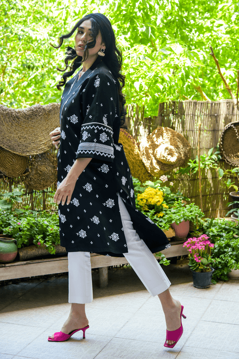 We offer best Pakistani clothing brands available at Simaals. Online shopping dresses in Pakistan with perfect latest women clothing collections in Lahore.