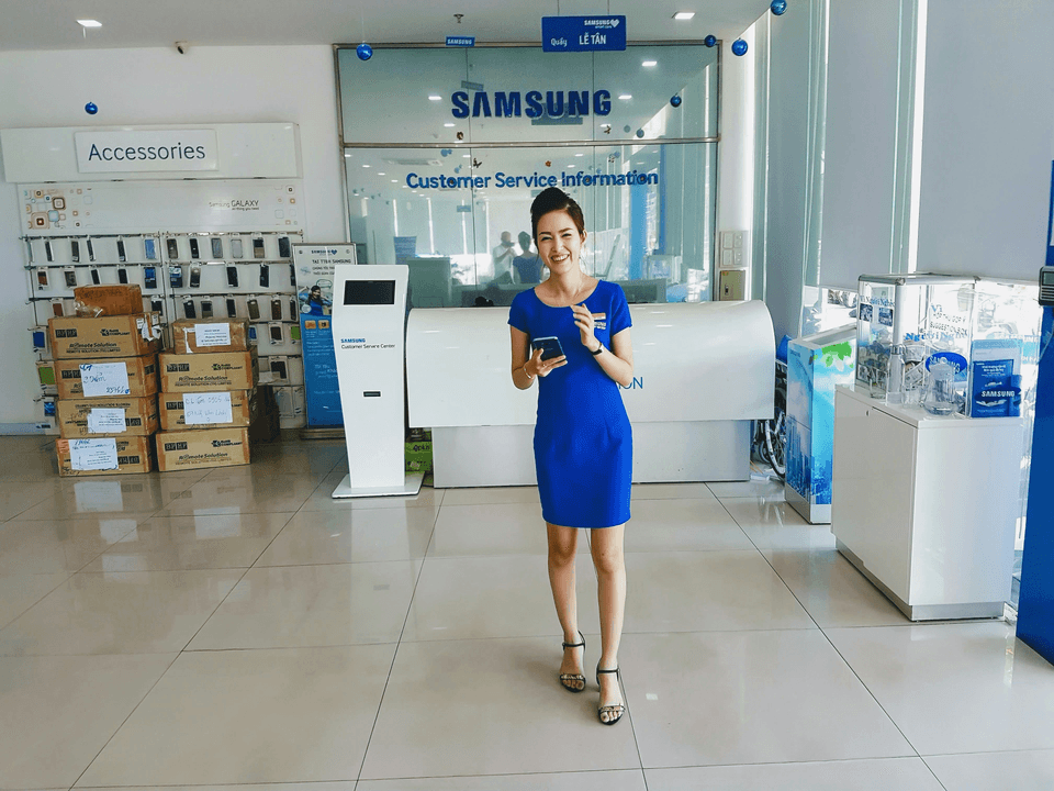 Make an appointment to try out a smartphone