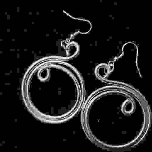 2 Hoop Earrings
