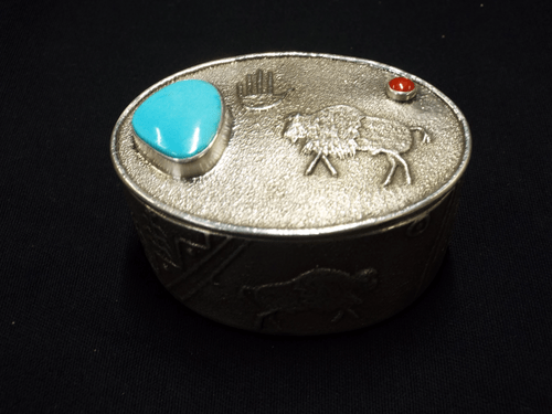 Hollow jar by Joel Pajarito