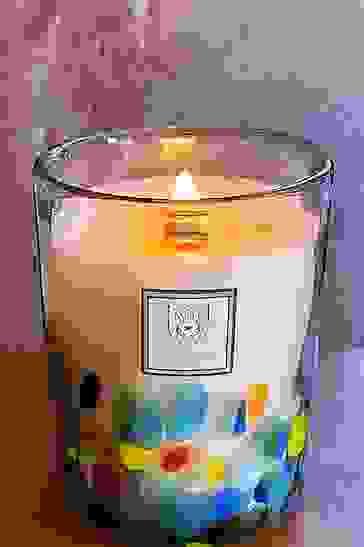 Sweeping Daisies Candle in Hand Blown Glass
