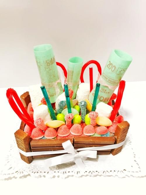 PASTEL HUESITOS Y KIT KAT