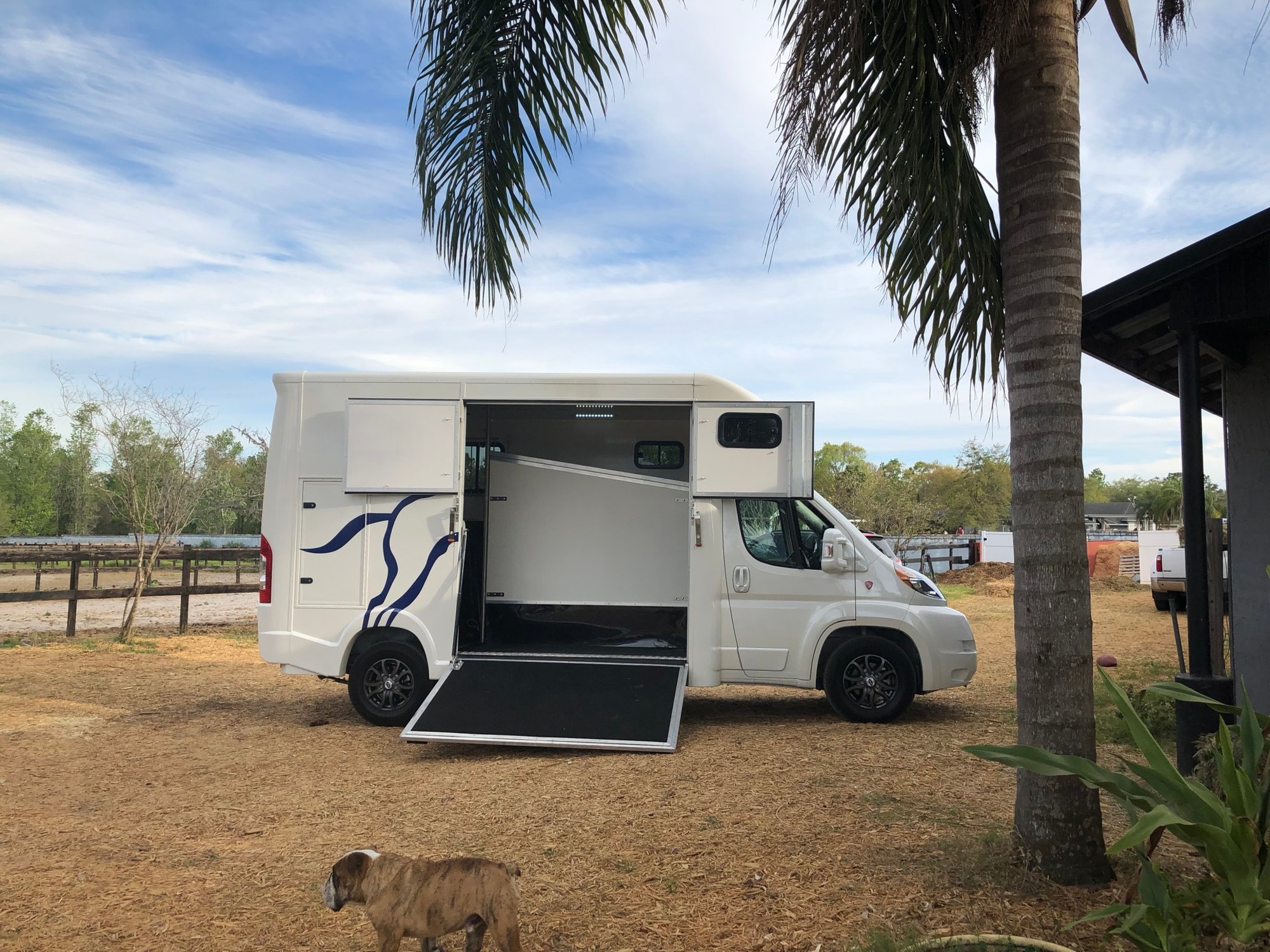 Horseboxes U.S.A. Luxury Horse transportation vans.