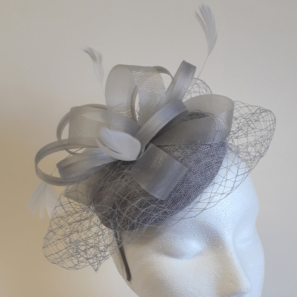 17 Silver cap headpiece with bow & net