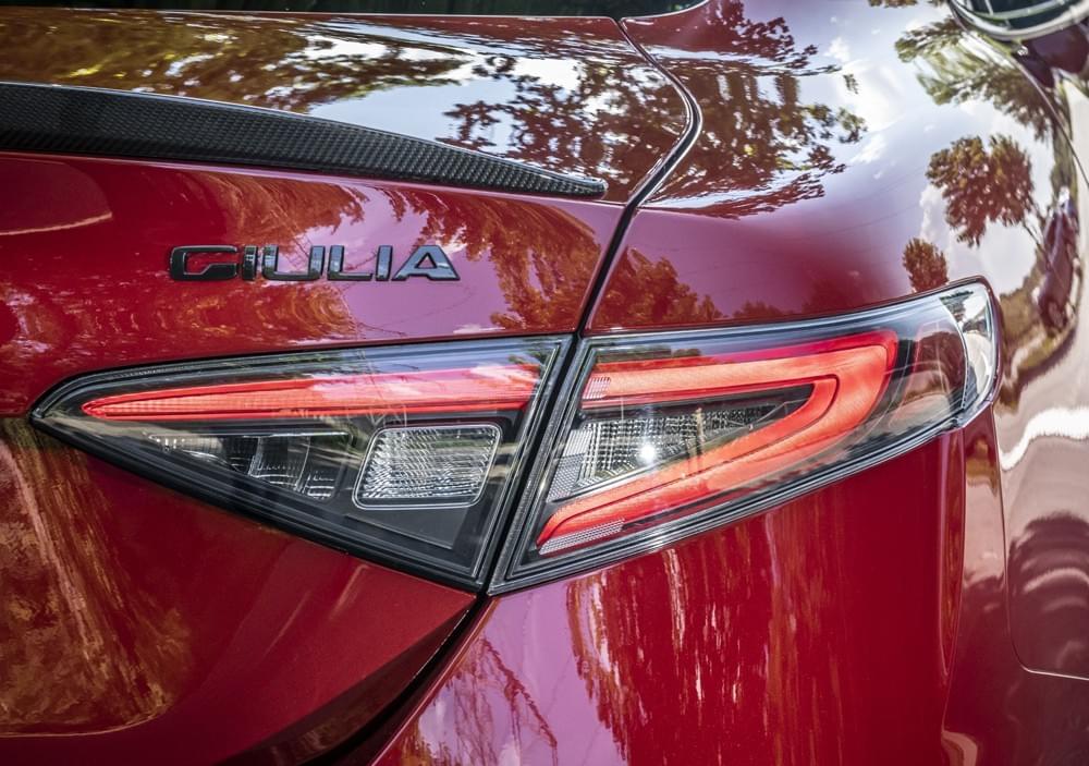 【新作入荷!!】  アルファロメオ 純正 GIULIA ティンテッド LED テールランプ パーツ
