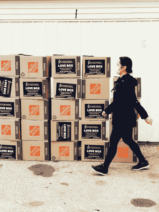 Stay informed with our real-time tracking system. QuickBox provides you with up-to-date information on your shipments, giving you peace of mind and allowing you to manage your logistics efficiently. Real-Time Tracking What We Offer 国际物流行业。