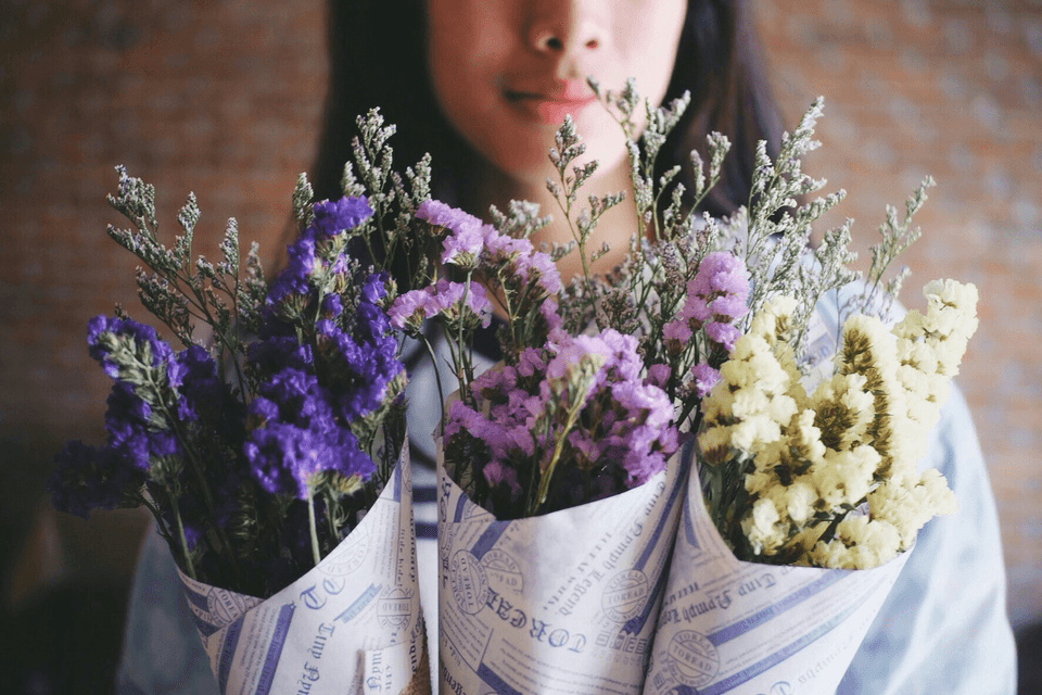 Everbefloral specializes in high-quality preserved flowers for various occasions.