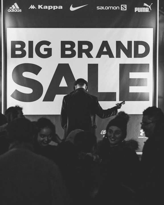 Provide comprehensive e-commerce agency operation and localization services, assist brands in smoothly entering the Chinese market, and expand international business. E-commerce and cross-border services Our service Global Cross-Border Business Service Platform

We focus on connecting core markets such as North America, Greater China, Southeast Asia, and the Middle East, integrating technology, media, finance, and service resources to provide enterprises with one-stop solutions from brand promotion to capital operation. As a bridge in regional markets, we assist Chinese enterprises in going global, support international brands entering the Chinese market, and promote clients to achieve globalization layout and growth.

Four Core Businesses:

Live Streaming and Guilds: Through guild management and live streaming sales on platforms like TikTok, we help brands increase sales and realize traffic monetization.

E-commerce and Cross-Border Services: We provide global e-commerce agency operations, logistics management, and localization services, supporting Chinese enterprises going global and international brands entering the Chinese market.

Digital Integrated Marketing: Focused on precise advertising placement, content creation, and brand promotion, we enhance market penetration and user conversion rates.

Investment and Financing and Financial Media: We provide investment management, asset allocation, and financial public relations support for growth-oriented enterprises, optimizing capital operations and achieving value growth.

Website Sections:

Home: Company slogan, core business introduction, data display, honors and cooperation.

About Us: Company profile, mission and vision, core advantages, board members, global layout.

Core Business: Detailed introduction of four major businesses and "Why Choose Us."

News and Updates: Company news, industry insights.

Contact Us: Global offices, online consultation, social media.