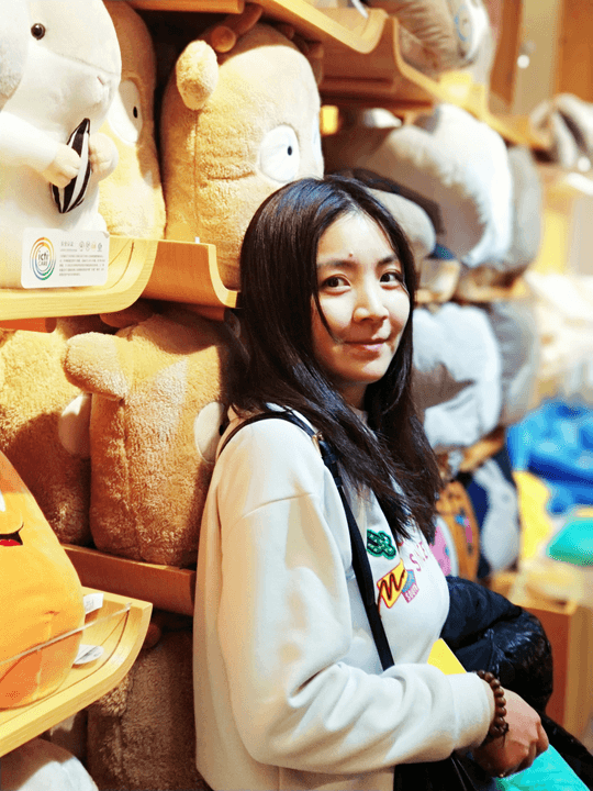 我们的节日特别系列为各种节日和特殊场合提供独特的毛绒玩具。从圣诞节到生日，这些玩具是完美的礼物，传递爱与关怀。 节日特别系列 我们提供什么 Our company offers a wide variety of plush toys and stuffed animals, including teddy bears, cartoon characters, and themed plushies for holidays and special occasions. We focus on quality, safety, and comfort, making our products perfect gifts for children and adults alike. Custom designs and personalized plush toys are also available to create unique, memorable keepsakes