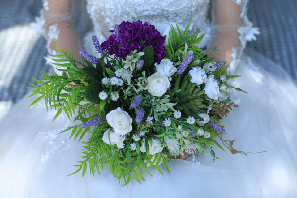 Everbefloral specializes in high-quality preserved flowers for various occasions.