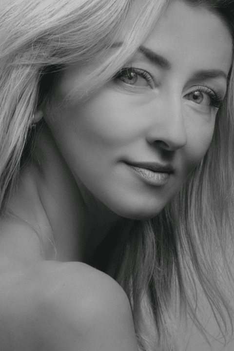 — Elena Radu Each meeting was a pleasure. The atmosphere is relaxing, and the team is extremely professional. I recommend with love! Our experiences have transformed hundreds of clients into followers of authentic beauty. Every person deserves to be welcomed with a level of excellence that is non-negotiable. Here, beauty is not treated as a routine, but as a carefully constructed ritual, in which details, discretion, and professional mastery intertwine to create a memorable experience. I chose to create a space where time takes on a different value, and facial care becomes an act of finesse. Every gesture, every recommendation, and every stage of the treatments is guided by respect for the uniqueness of your skin and the desire to offer results that are felt, not just seen. Elegance is found in simplicity, in precision, and in the perfect balance between science and subtle aesthetics. Here, I do not follow trends — I build perfection, and you are the essence of every impeccable work.