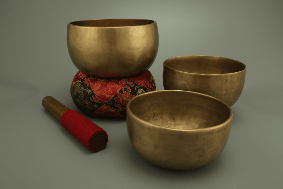 鏡咖啡心靈體驗，專業老師進行頌缽音波放鬆。