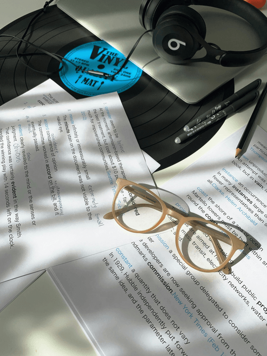 We provide consulting to improve communication in your company, adapting the language to your audience and objectives. Linguistic Advisory What we offer Linguistic advice and editorial services