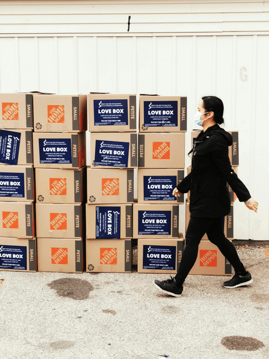 Stay informed with our real-time tracking system. QuickBox provides you with up-to-date information on your shipments, giving you peace of mind and allowing you to manage your logistics efficiently. Real-Time Tracking What We Offer 国际物流行业。