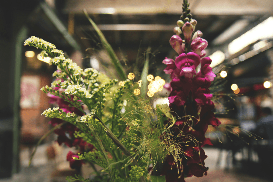 Everbefloral specializes in high-quality preserved flowers for various occasions.