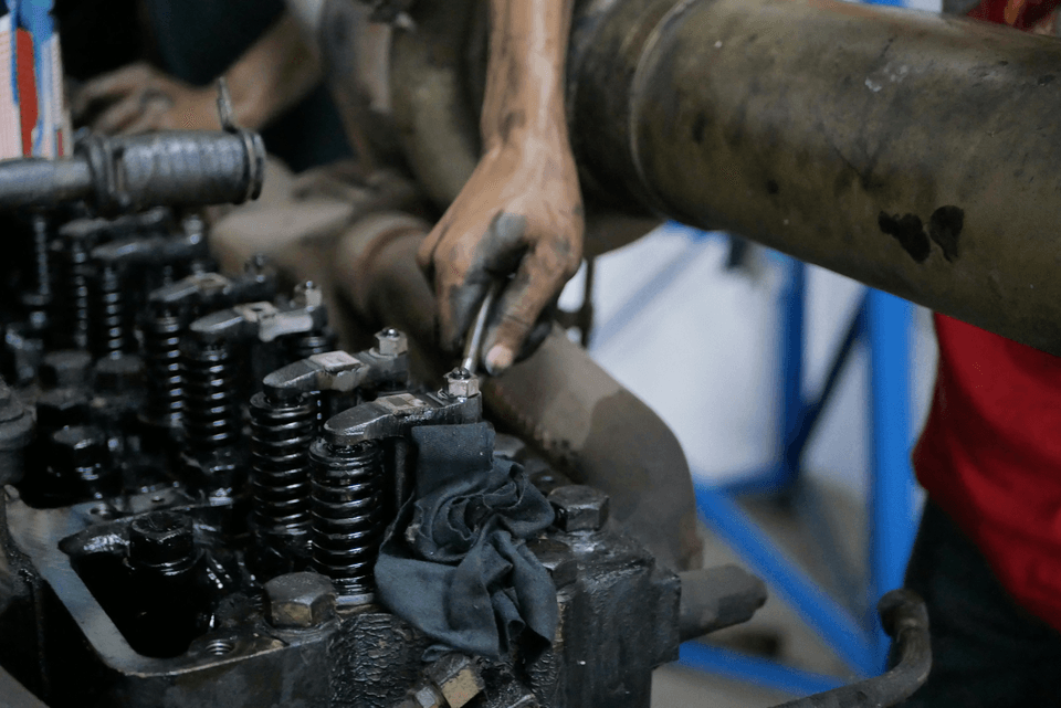 In the smart inspection center, we believe that every car deserves care and precision in inspection. We offer you reliable services that include a comprehensive inspection for all types of cars, with experience spanning years in this field. We are here to provide you with the best car inspection services in Riyadh. We are the smart inspection workshop specialized in car inspection in the city of Riyadh, specifically in Al-Shifa showrooms. We are considered one of the oldest centers that provide car inspection services of various types: American, European, Korean, Chinese, and Japanese, as we are keen to provide accurate and reliable inspection for your cars.