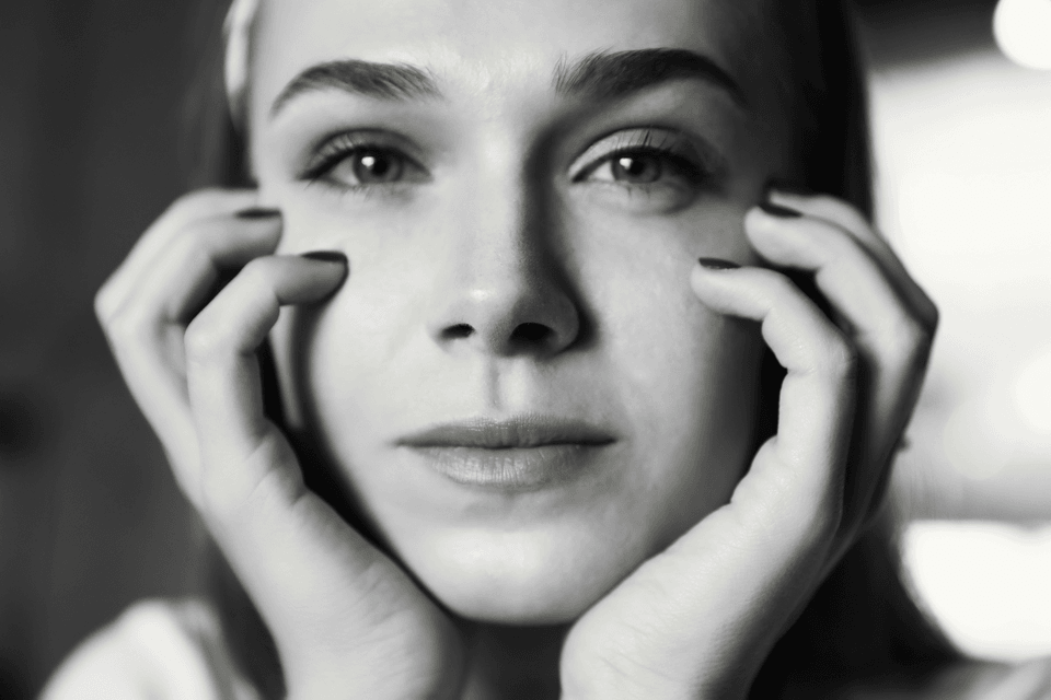 EiraCare, inspired by the Nordic healing goddess Eir, integrates "science × gentleness × ritual sense" as the core into mask skincare. It features a reishi and centella asiatica repairing and moisturizing mask, and a glutathione brightening mask, providing a reassuring, delicate, and ritualistic skincare experience, allowing the skin to naturally radiate brilliance daily.