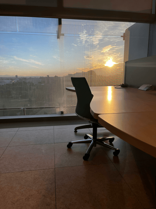 Participate in our interactive workshops that address various themes related to change management. These sessions are designed to provide you with the necessary tools to overcome obstacles and move forward in your journey. Workshops and Training Our Mission Expert of life transitions when everything is blocked inside