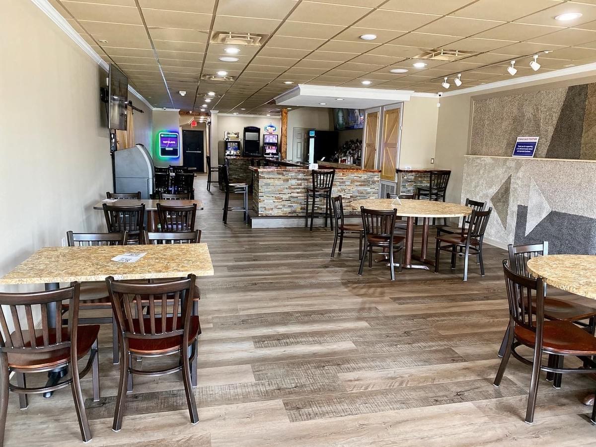 Brewster's Restaurant and Lounge on Strikingly