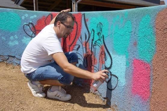 Graffeur Professionnel Specialise En Street Art Et Decoration D Interieur