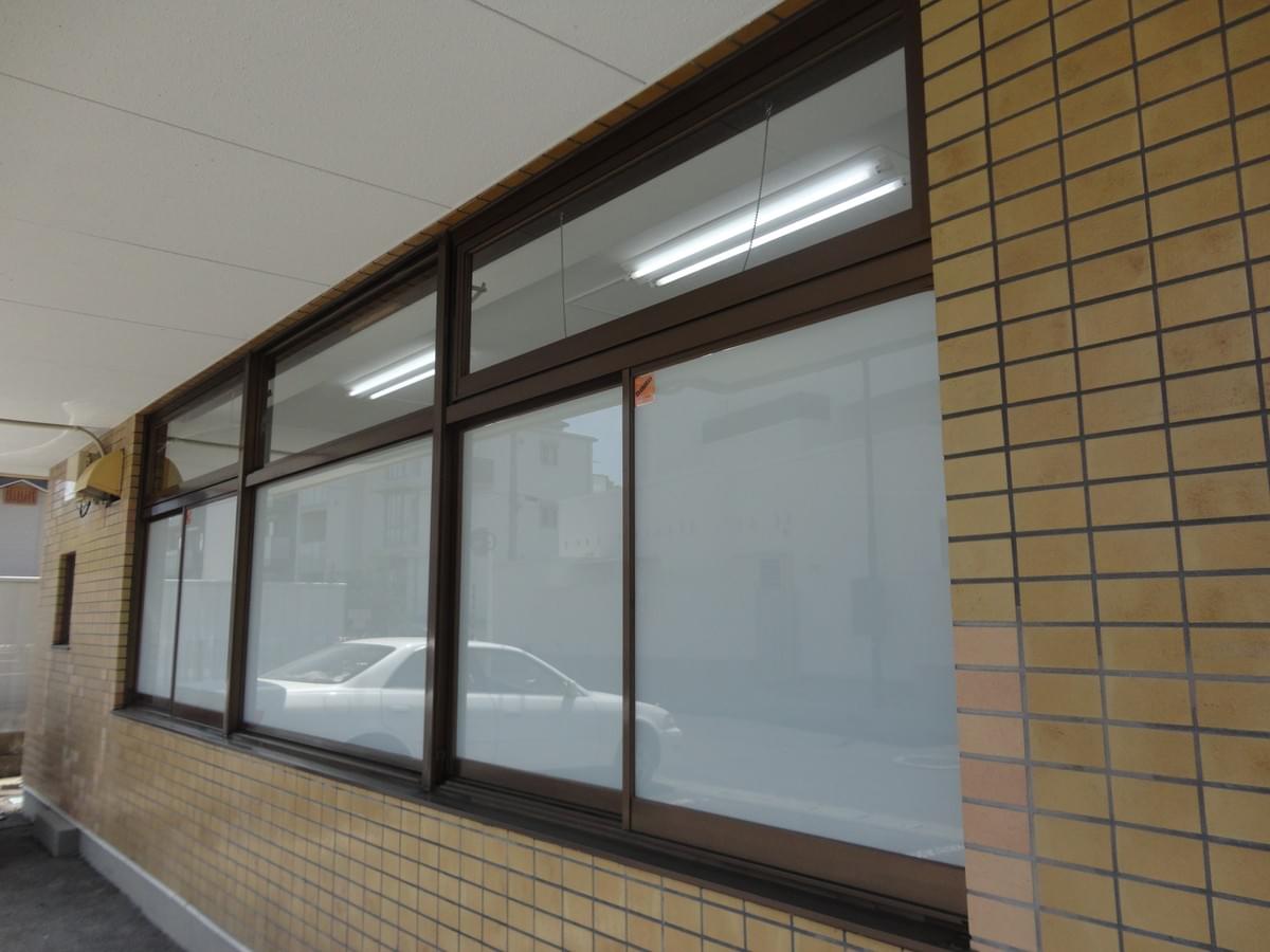 曇りガラス調マットホワイト工事価格