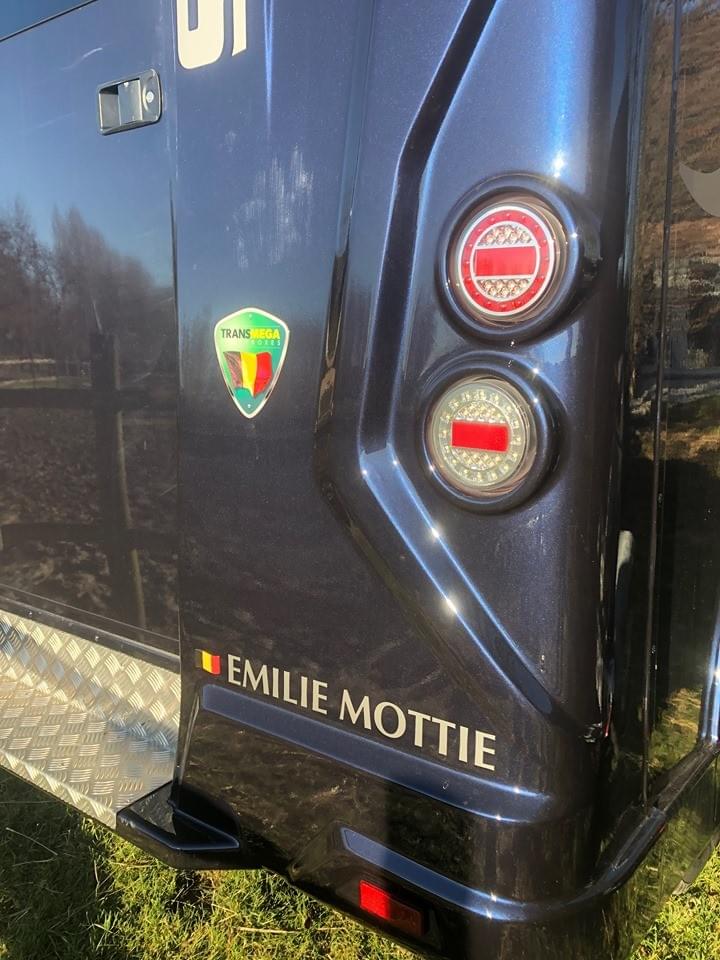 Horseboxes U.S.A. Luxury Horse transportation vans.