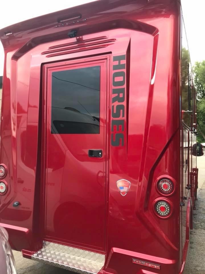 Horseboxes U.S.A. Luxury Horse transportation vans.