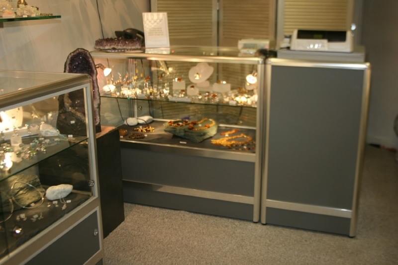 Bespoke Retail Display HDS Showcases offer Bespoke and Stock