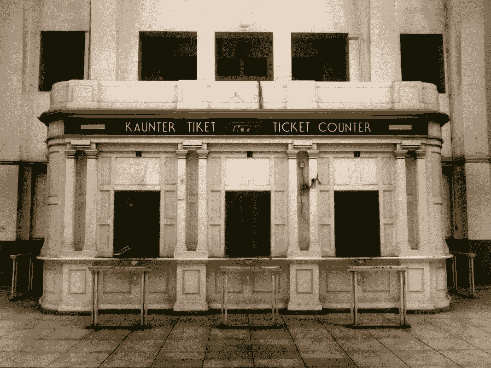 Creative Prefabricated Ticket Booth Styles for Every Ve...