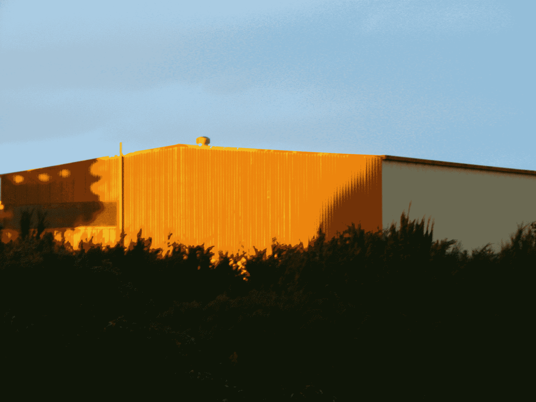 Scalable storage container buildings for expanding businesses