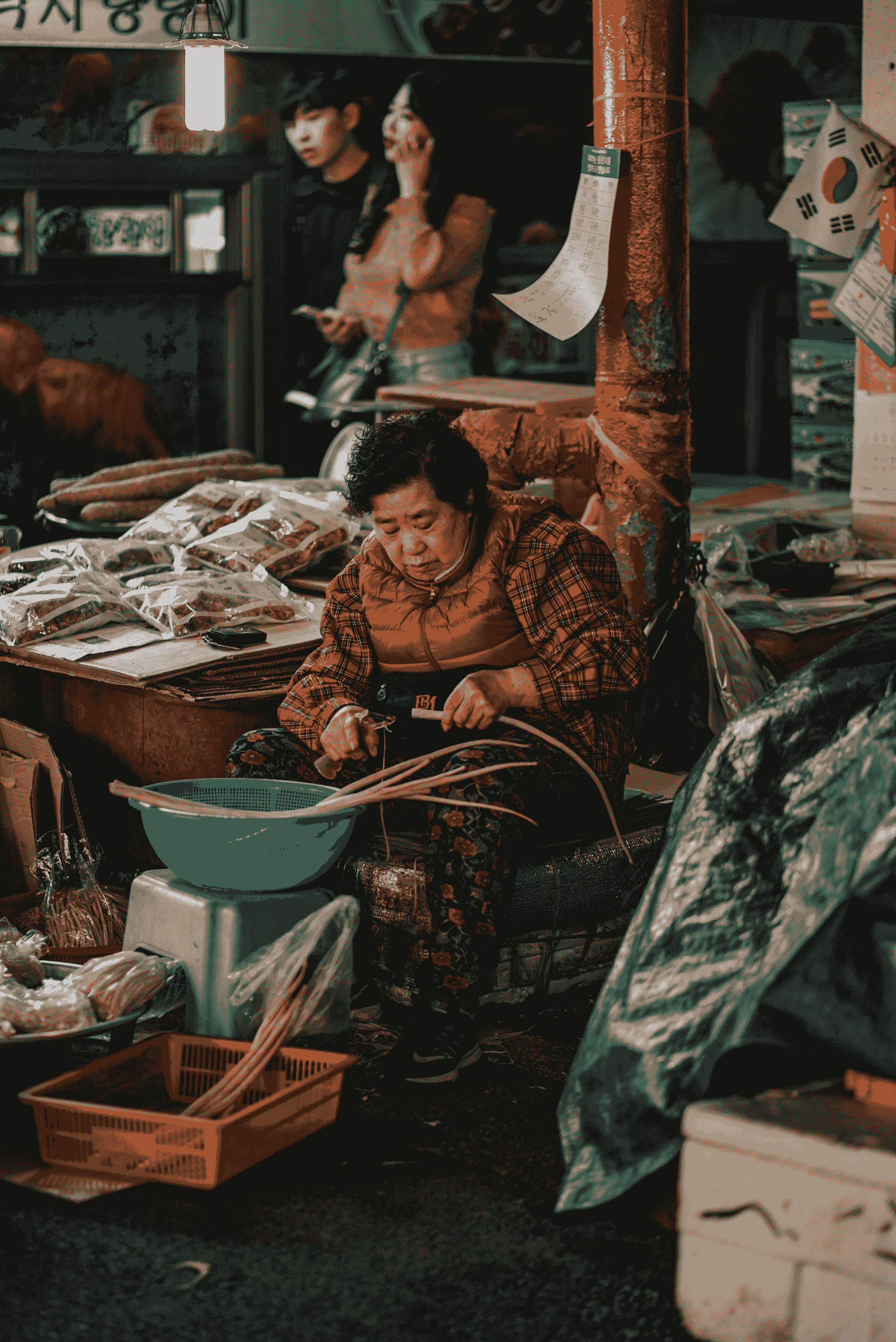 China Purchase Agent conducting product inspection