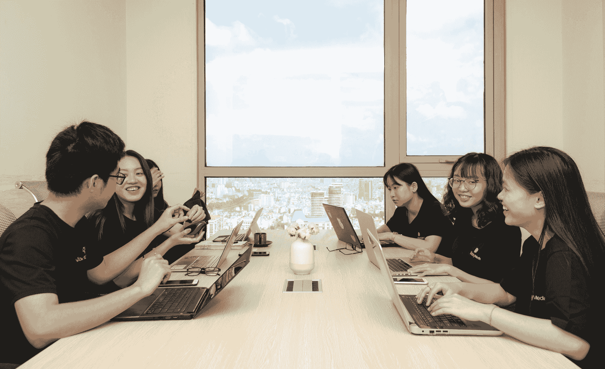 Our team is dedicated to providing a seamless experience from browsing to purchasing. We prioritize customer satisfaction and strive to exceed your expectations with personalized assistance and expert advice. Exceptional Customer Service Our Services We are professional new and used car exporters from the Chongqing region of China. We can provide customers with passenger cars, SUVs, and other vehicles of different brands, models, and configurations such as Honda, Volkswagen, Changan, etc. We can also provide commercial special vehicles such as fire trucks, ambulances, fuel tankers, etc. Customers will receive a perfect experience and service from our company along with their desired car.