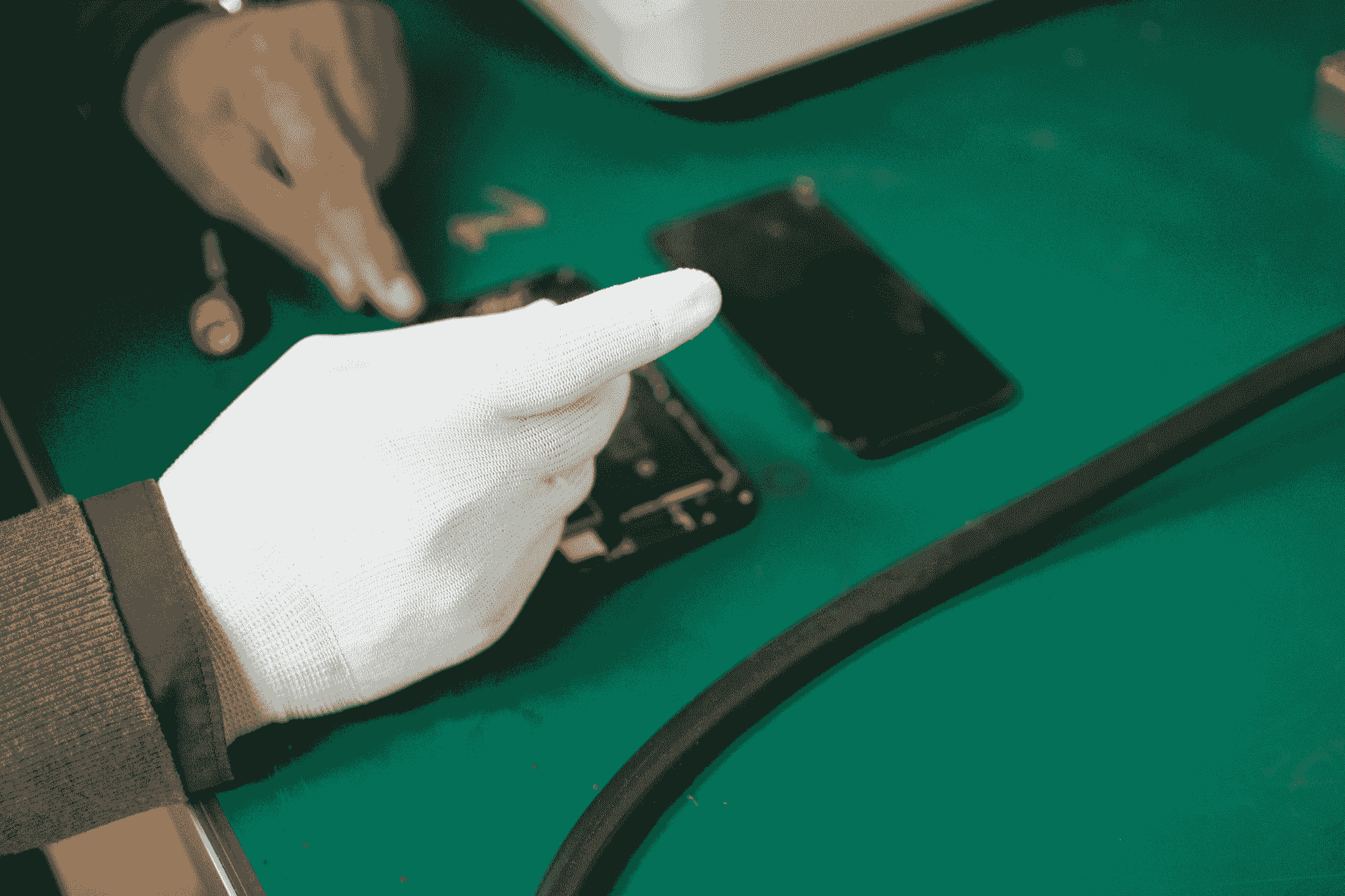 Inspecting a smartphone: a quality control checklist