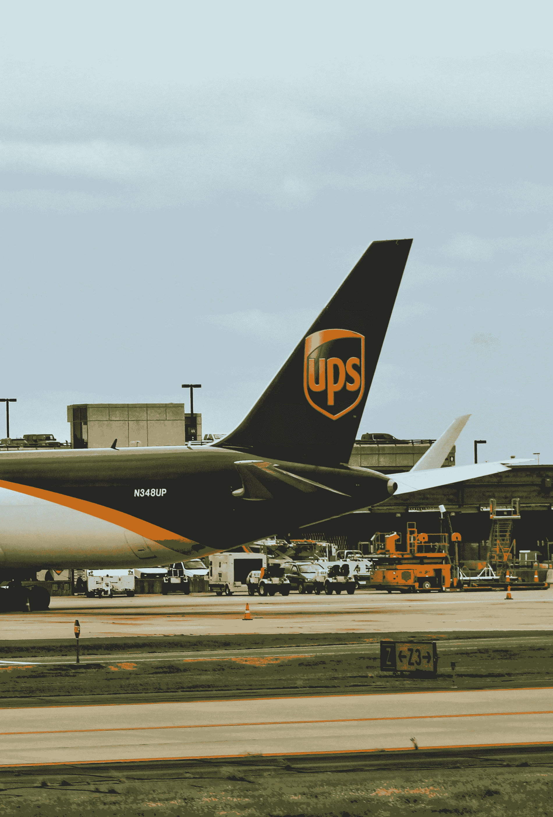 Fast cargo plane takeoff for efficient shipping options when sourcing products from China