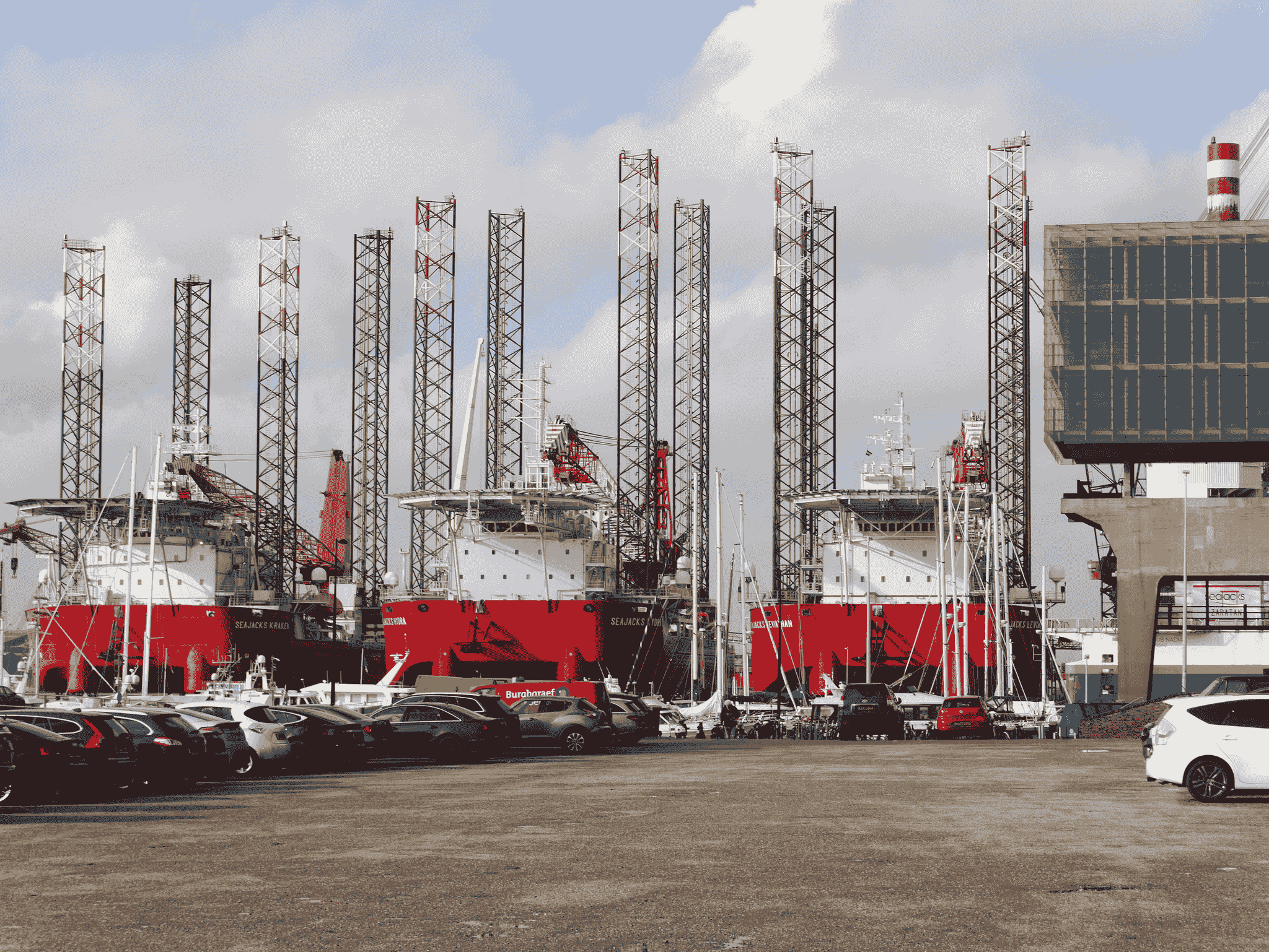 Essential features of oil rig accommodation ensuring comfort and productivity.