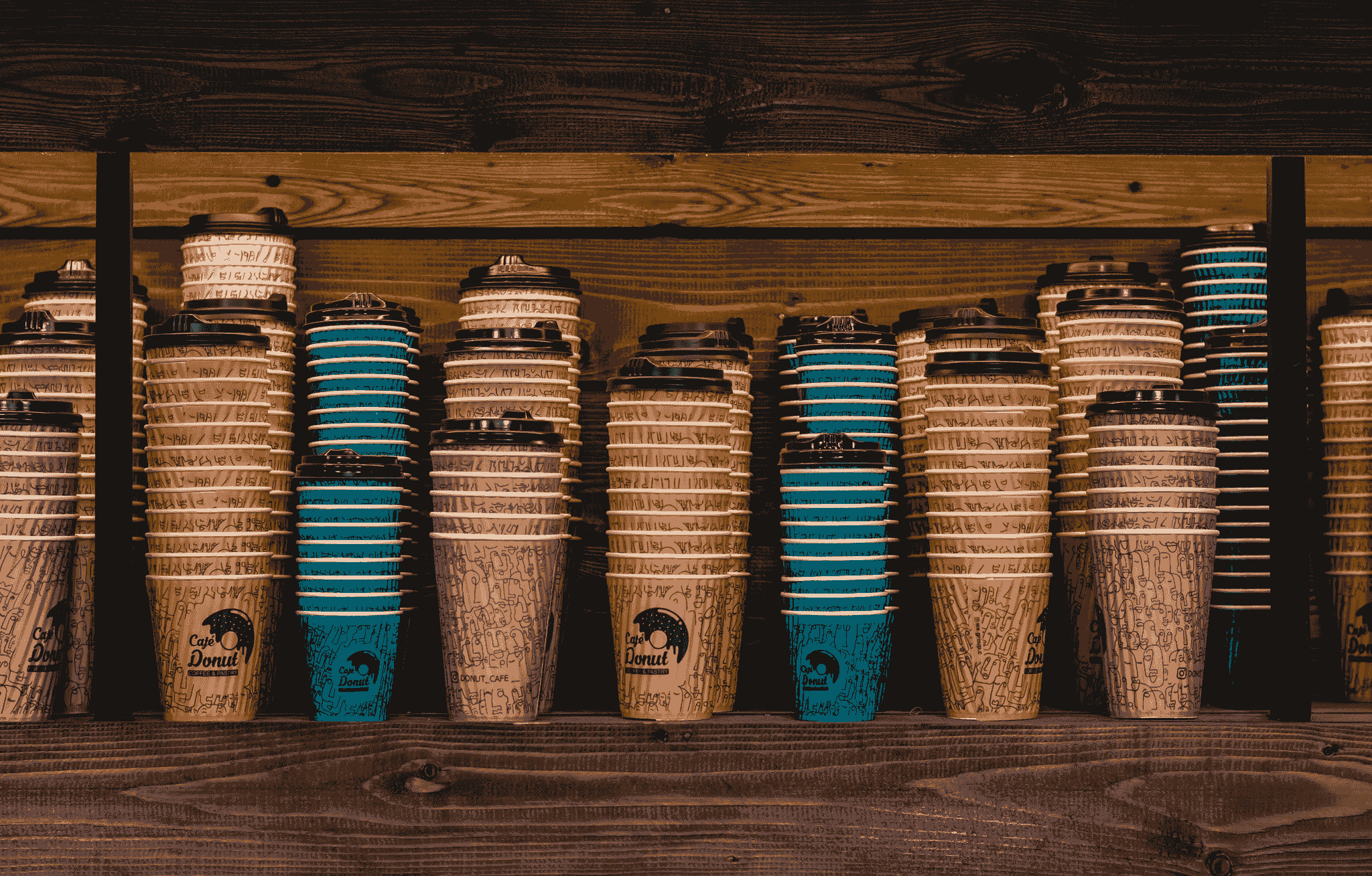 Stylish disposable coffee cups with lids ready for customers