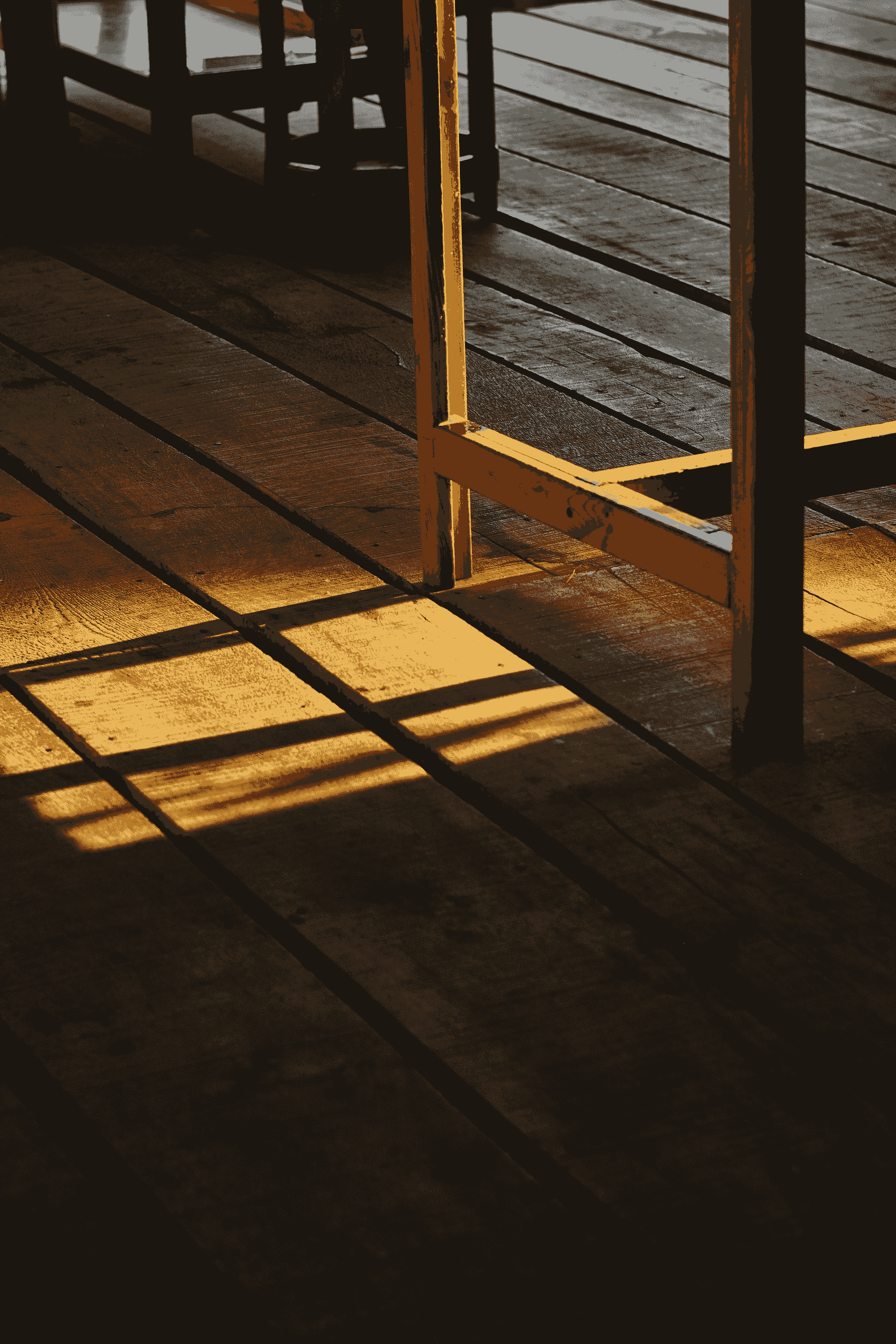 Does composite decking expand due to temperature changes?