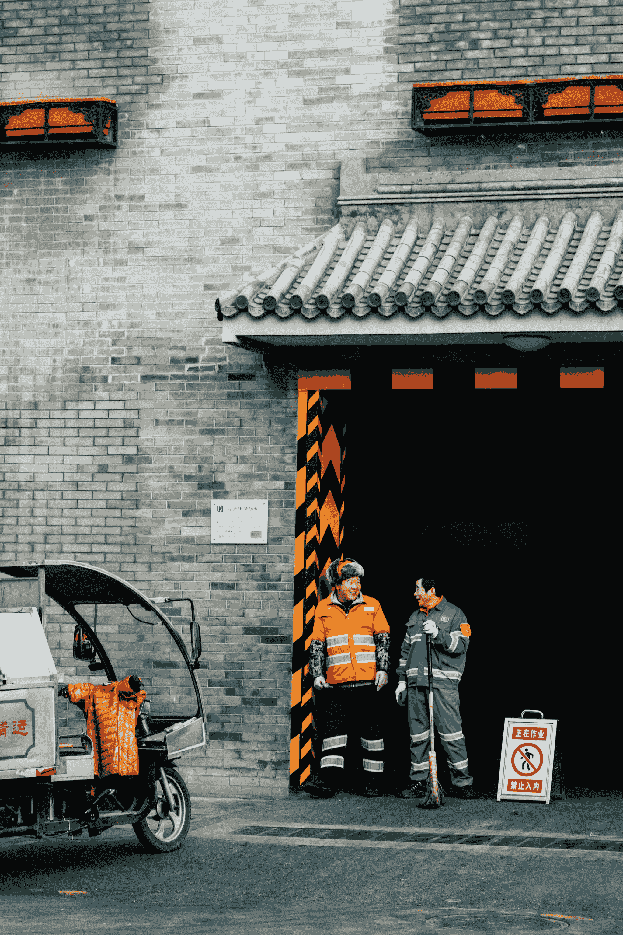 Safety inspection features in oil field housing